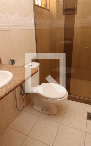 Casa de condomínio à venda com 300m², 3 quartos e 2 vagasBanheiro da Suíte 1