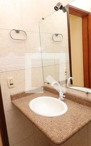 Casa de condomínio à venda com 300m², 3 quartos e 2 vagasBanheiro da Suíte 1