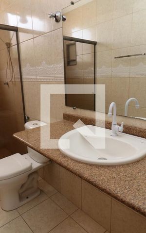 Casa de condomínio à venda com 300m², 3 quartos e 2 vagasBanheiro da Suíte 2