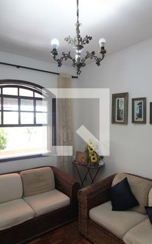 Casa à venda com 435m², 4 quartos e 3 vagasSala