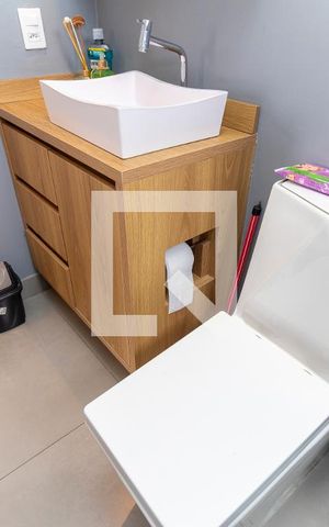 Apartamento à venda com 47m², 2 quartos e 1 vaga Apartamento à venda com 47m², 2 quartos e 1 vagaBanheiro