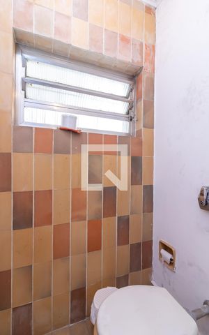 Casa à venda com 400m², 5 quartos e 5 vagasQuintal dos Fundos - Banheiro 
