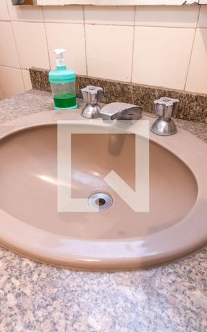 Casa à venda com 400m², 5 quartos e 5 vagasBanheiro da Suíte 2 / Escritório