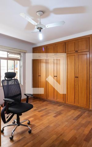 Casa à venda com 400m², 5 quartos e 5 vagasSuíte 2 / Escritório