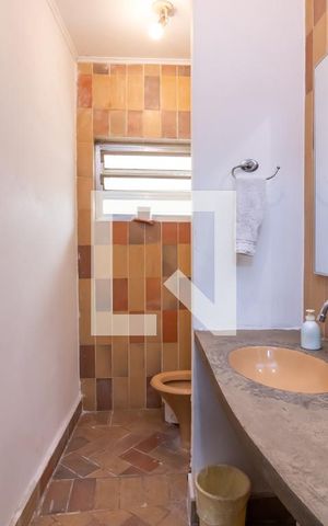 Casa à venda com 400m², 5 quartos e 5 vagasQuintal dos Fundos - Banheiro 