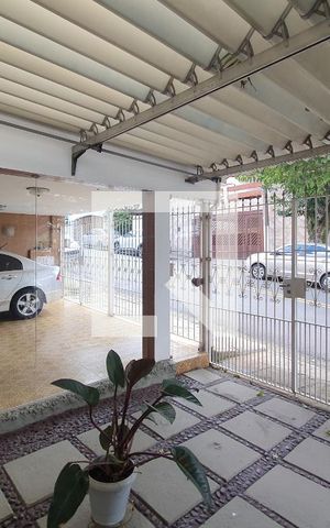 Casa à venda com 267m², 3 quartos e 4 vagas Casa à venda com 267m², 3 quartos e 4 vagasGaragem