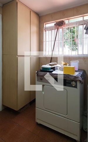 Casa à venda com 267m², 3 quartos e 4 vagas Casa à venda com 267m², 3 quartos e 4 vagasÁrea de Serviço