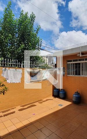 Casa à venda com 267m², 3 quartos e 4 vagas Casa à venda com 267m², 3 quartos e 4 vagasQuintal