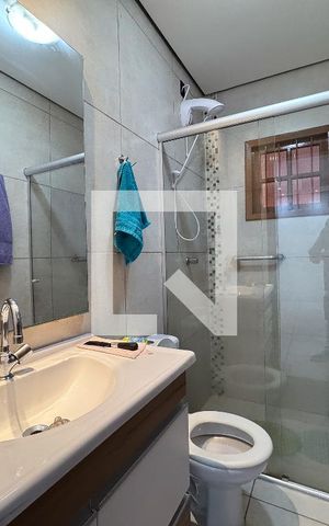 Casa à venda com 169m², 2 quartos e 2 vagas Casa à venda com 169m², 2 quartos e 2 vagasBanheiro