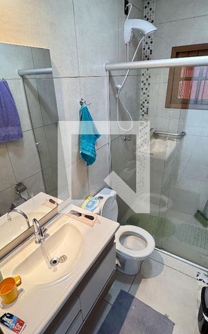 Casa à venda com 169m², 2 quartos e 2 vagas Casa à venda com 169m², 2 quartos e 2 vagasBanheiro