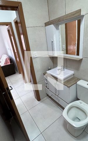 Casa à venda com 169m², 2 quartos e 2 vagas Casa à venda com 169m², 2 quartos e 2 vagasBanheiro//Quarto 1