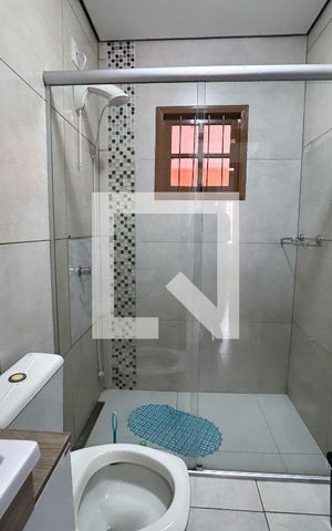 Casa à venda com 169m², 2 quartos e 2 vagas Casa à venda com 169m², 2 quartos e 2 vagasBanheiro//Quarto 1