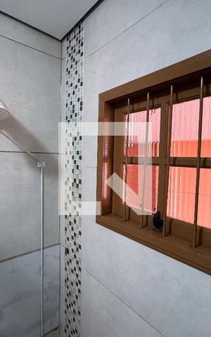 Casa à venda com 169m², 2 quartos e 2 vagas Casa à venda com 169m², 2 quartos e 2 vagasBanheiro//Quarto 1