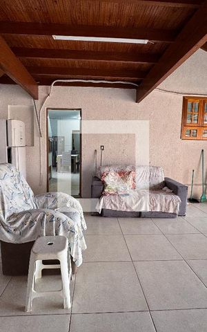 Casa à venda com 169m², 2 quartos e 2 vagas Casa à venda com 169m², 2 quartos e 2 vagasEdícula