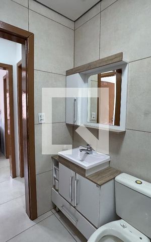 Casa à venda com 169m², 2 quartos e 2 vagas Casa à venda com 169m², 2 quartos e 2 vagasBanheiro