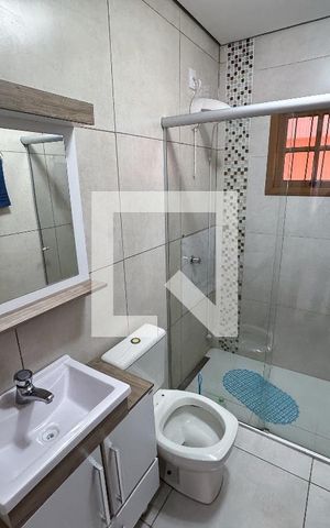 Casa à venda com 169m², 2 quartos e 2 vagas Casa à venda com 169m², 2 quartos e 2 vagasBanheiro//Quarto 1