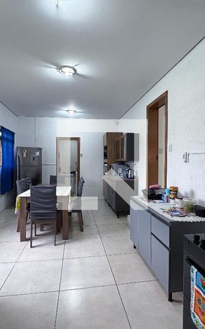 Casa à venda com 169m², 2 quartos e 2 vagas Casa à venda com 169m², 2 quartos e 2 vagasCozinha