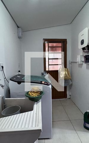 Casa à venda com 169m², 2 quartos e 2 vagas Casa à venda com 169m², 2 quartos e 2 vagasLavanderia