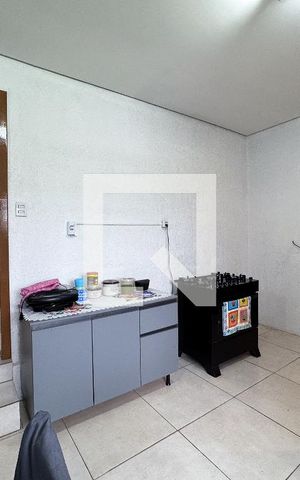 Casa à venda com 169m², 2 quartos e 2 vagas Casa à venda com 169m², 2 quartos e 2 vagasEdícula