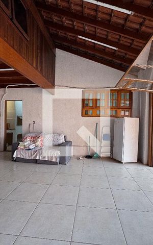 Casa à venda com 169m², 2 quartos e 2 vagas Casa à venda com 169m², 2 quartos e 2 vagasEdícula