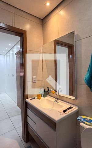 Casa à venda com 169m², 2 quartos e 2 vagas Casa à venda com 169m², 2 quartos e 2 vagasBanheiro
