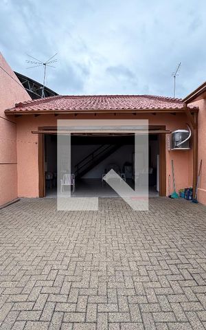 Casa à venda com 169m², 2 quartos e 2 vagas Casa à venda com 169m², 2 quartos e 2 vagasÁrea comum