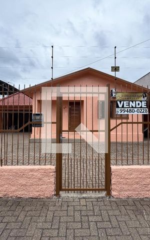 Casa à venda com 169m², 2 quartos e 2 vagas Casa à venda com 169m², 2 quartos e 2 vagasFachada