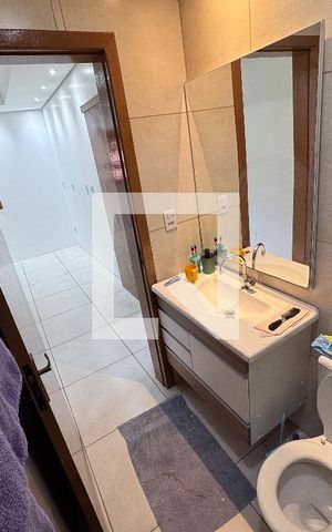 Casa à venda com 169m², 2 quartos e 2 vagas Casa à venda com 169m², 2 quartos e 2 vagasBanheiro
