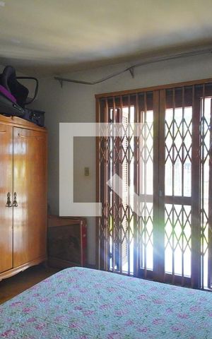 Casa à venda com 300m², 4 quartos e 2 vagas Casa à venda com 300m², 4 quartos e 2 vagasQuarto 1