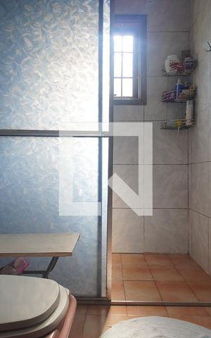 Casa à venda com 300m², 4 quartos e 2 vagas Casa à venda com 300m², 4 quartos e 2 vagasBanheiro