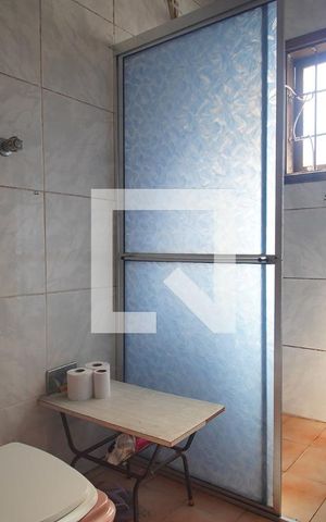 Casa à venda com 300m², 4 quartos e 2 vagas Casa à venda com 300m², 4 quartos e 2 vagasBanheiro