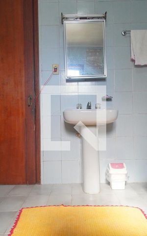 Casa à venda com 300m², 4 quartos e 2 vagas Casa à venda com 300m², 4 quartos e 2 vagasBanheiro da Suíte