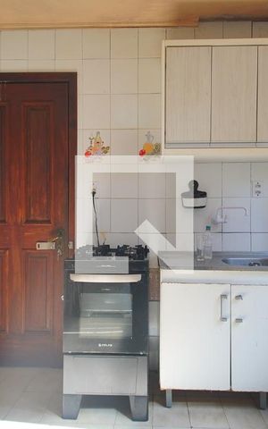 Casa à venda com 300m², 4 quartos e 2 vagas Casa à venda com 300m², 4 quartos e 2 vagasCozinha