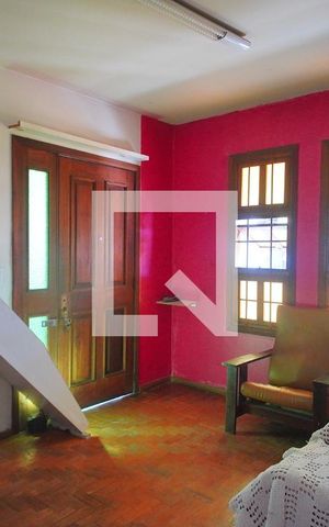 Casa à venda com 300m², 4 quartos e 2 vagas Casa à venda com 300m², 4 quartos e 2 vagasSala