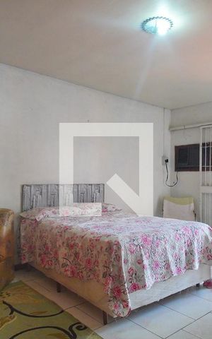 Casa à venda com 300m², 4 quartos e 2 vagas Casa à venda com 300m², 4 quartos e 2 vagasSuíte