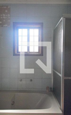 Casa à venda com 300m², 4 quartos e 2 vagas Casa à venda com 300m², 4 quartos e 2 vagasBanheiro da Suíte