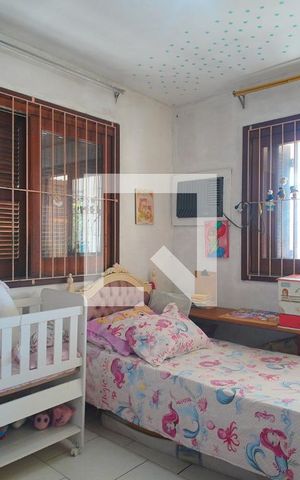Casa à venda com 300m², 4 quartos e 2 vagas Casa à venda com 300m², 4 quartos e 2 vagasQuarto 2