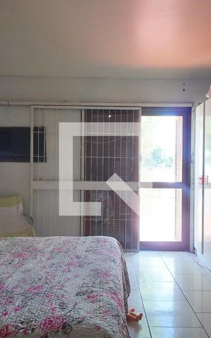 Casa à venda com 300m², 4 quartos e 2 vagas Casa à venda com 300m², 4 quartos e 2 vagasSuíte