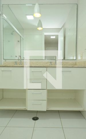 Apartamento para alugar com 163m², 4 quartos e 3 vagasBanheiro da Suíte 1