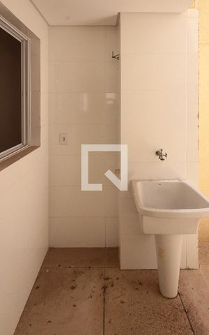 Apartamento à venda com 32m², 2 quartos e 1 vaga Apartamento à venda com 32m², 2 quartos e 1 vagaÁrea de Serviço