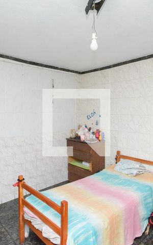 Casa à venda com 200m², 5 quartos e 3 vagas Casa à venda com 200m², 5 quartos e 3 vagasCasa 2 - Sala