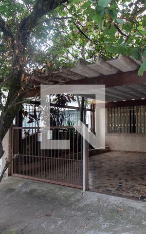 Casa para alugar com 200m², 5 quartos e 2 vagas Casa para alugar com 200m², 5 quartos e 2 vagasFachada