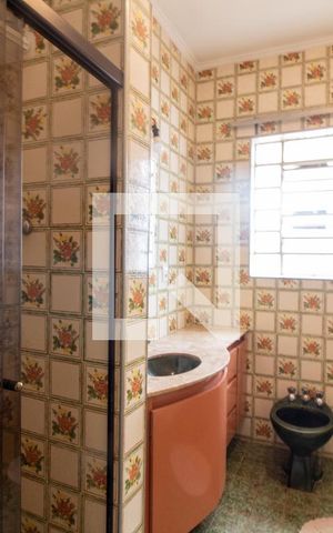 Casa para alugar com 200m², 5 quartos e 2 vagas Casa para alugar com 200m², 5 quartos e 2 vagasBanheiro 1