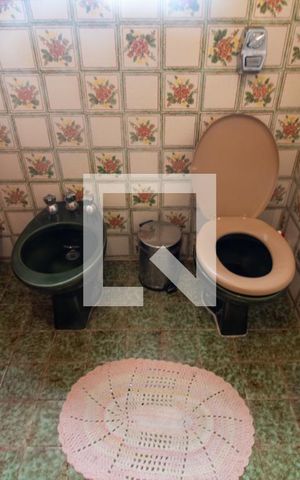 Casa para alugar com 200m², 5 quartos e 2 vagas Casa para alugar com 200m², 5 quartos e 2 vagasBanheiro 1