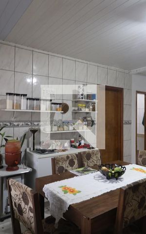 Casa à venda com 130m², 3 quartos e 3 vagasCozinha - Armários