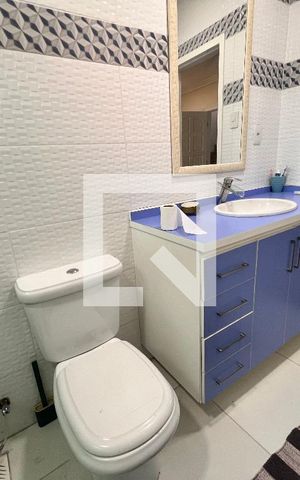 Casa para alugar com 180m², 2 quartos e sem vaga Casa para alugar com 180m², 2 quartos e sem vagaBanheiro Suíte