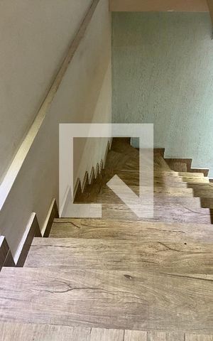 Casa para alugar com 180m², 2 quartos e sem vaga Casa para alugar com 180m², 2 quartos e sem vagaEscada segundo andar