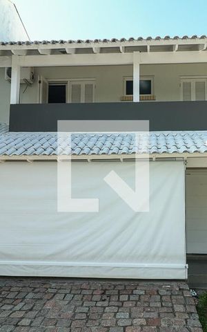Casa de condomínio à venda com 247m², 3 quartos e 3 vagasFachada
