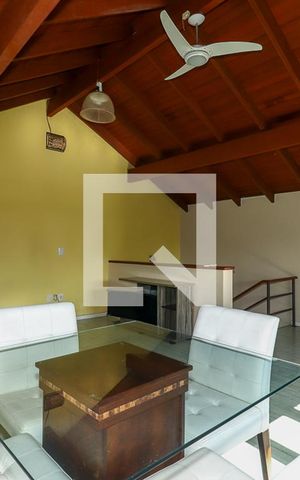 Casa de condomínio à venda com 247m², 3 quartos e 3 vagasSótão