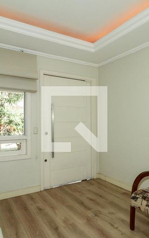 Casa de condomínio à venda com 247m², 3 quartos e 3 vagasSala